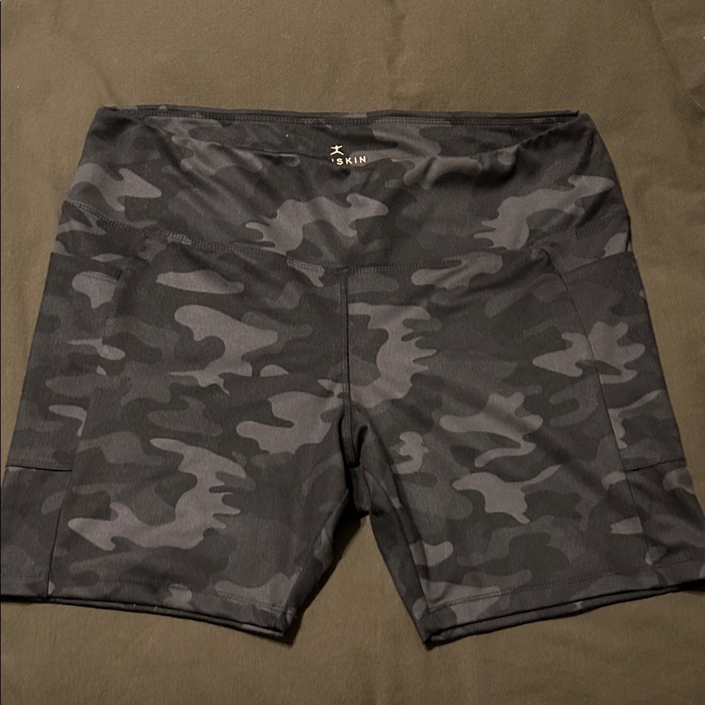 Danskin Camo Print Bike Dhorts Athletic Shorts Pockets